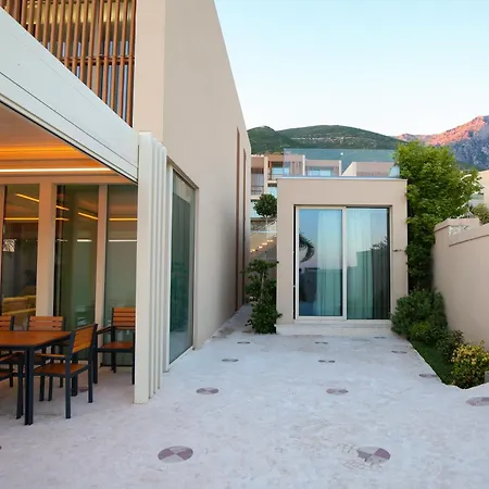Villa Luxurious - 5 Bedroom At Coast