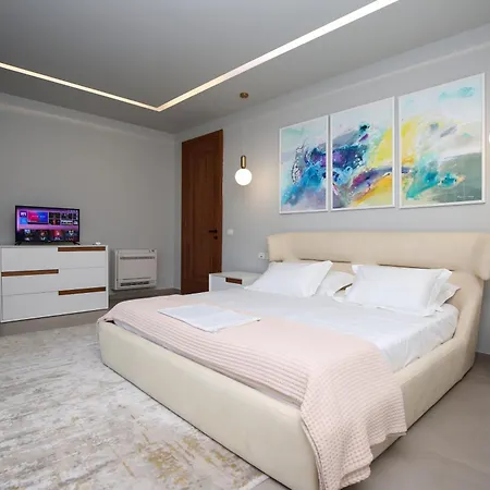 Villa Luxurious - 5 Bedroom At Coast