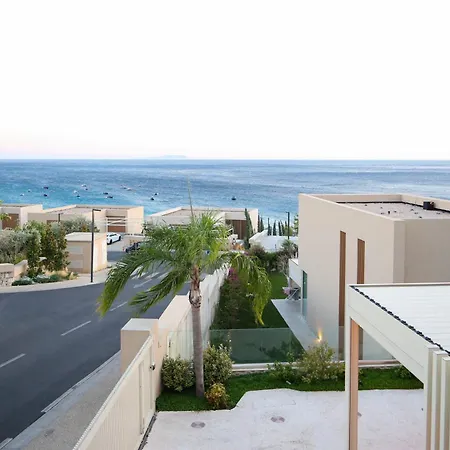 Luxurious - 5 Bedroom At Coast וילה