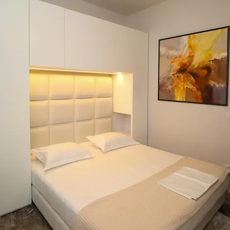 וילה Luxurious - 5 Bedroom At Coast פאלאסה