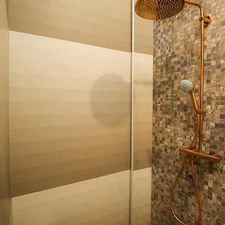 Luxurious - 5 Bedroom At Coast