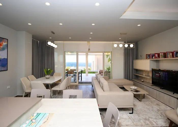 Luxurious - 5 Bedroom At Coast Palasë
