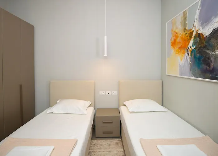 Luxurious - 5 Bedroom At Coast * Palasë