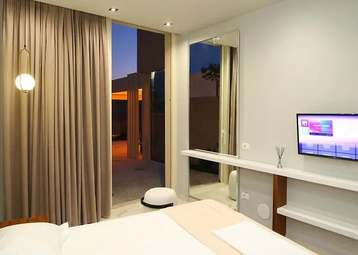 Luxurious - 5 Bedroom At Coast Villa Palasë