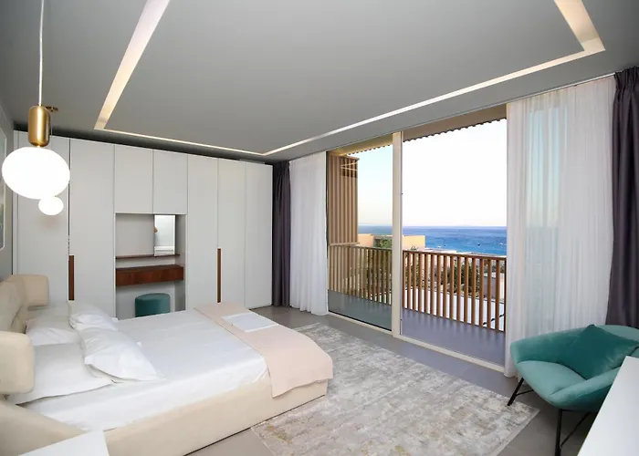 Luxurious - 5 Bedroom At Coast Palasë