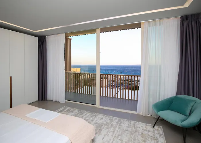 Luxurious - 5 Bedroom At Coast