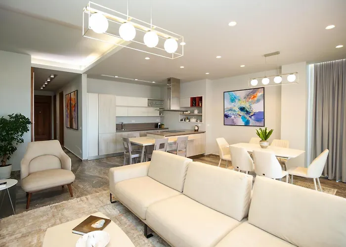 Luxurious - 5 Bedroom At Coast