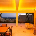 Villa Luxurious - 5 Bedroom At Coast