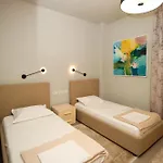 Luxurious - 5 Bedroom At Coast *
