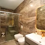 Luxurious - 5 Bedroom At Coast Willa Palasë