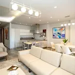 Luxurious - 5 Bedroom At Coast