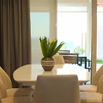 Luxurious - 5 Bedroom At Coast *