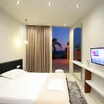 Villa Luxurious - 5 Bedroom At Coast