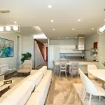 Luxurious - 5 Bedroom At Coast *