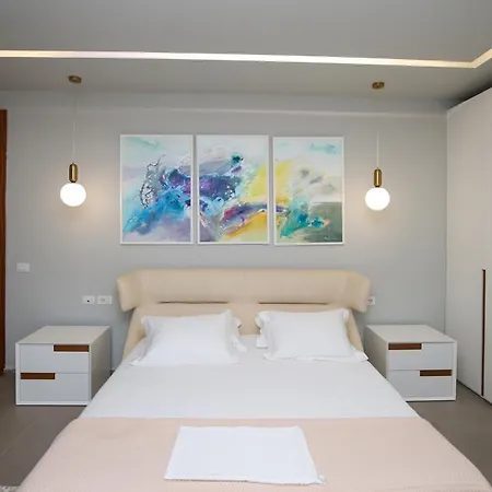 Luxurious - 5 Bedroom At Coast * Palasë