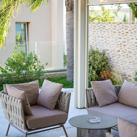 Villa Luxurious - 5 Bedroom At Coast