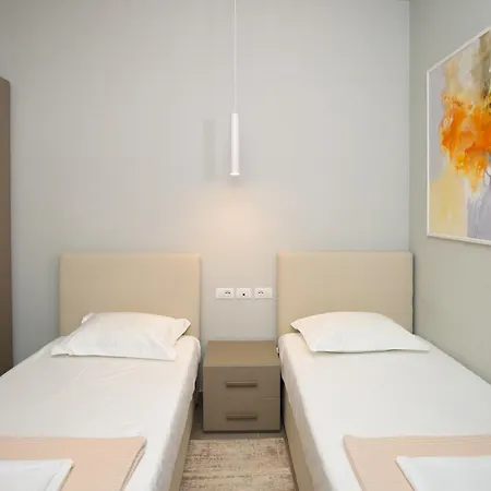Luxurious - 5 Bedroom At Coast * Palasë