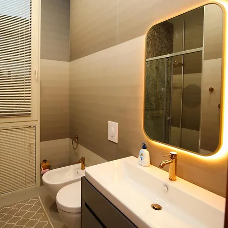 Luxurious - 5 Bedroom At Coast Villa Palasë