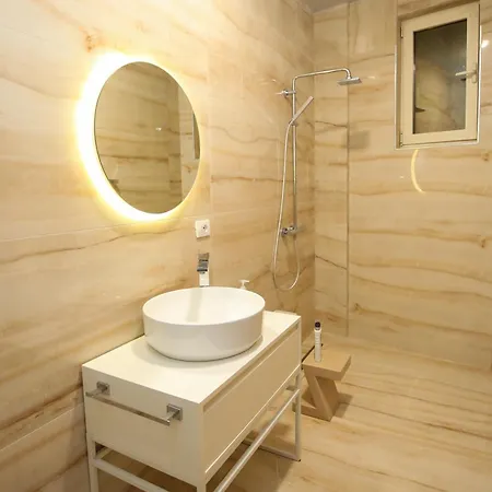Luxurious - 5 Bedroom At Coast Villa Palasë