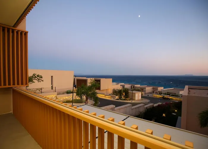 Luxurious - 5 Bedroom At Coast