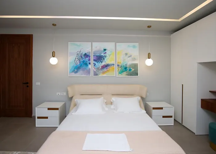 Luxurious - 5 Bedroom At Coast * 帕拉瑟