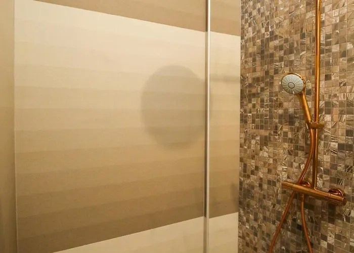 Luxurious - 5 Bedroom At Coast