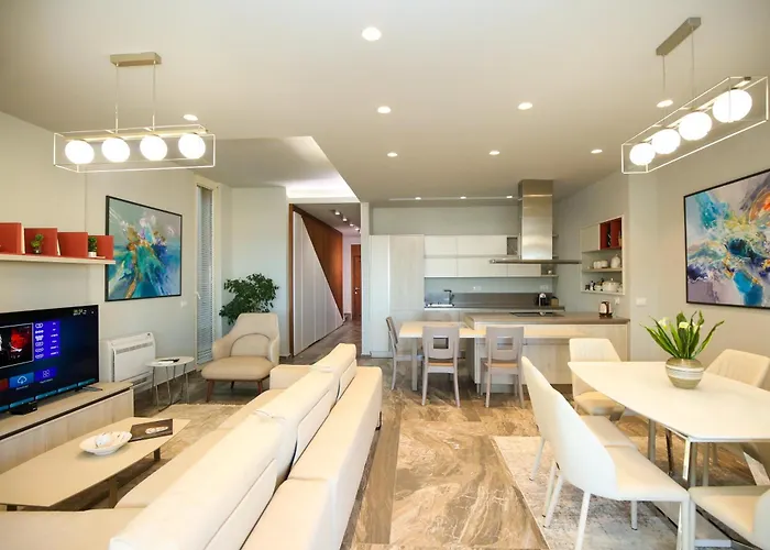 Luxurious - 5 Bedroom At Coast *